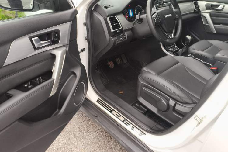 Used Haval H2 2017 Red-Label 1.5T Manual Two-Wheel Drive Luxury Model
