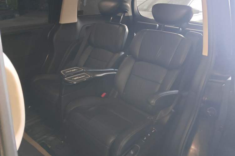 Used Honda Elysion 2016 2.4L Luxury Edition
