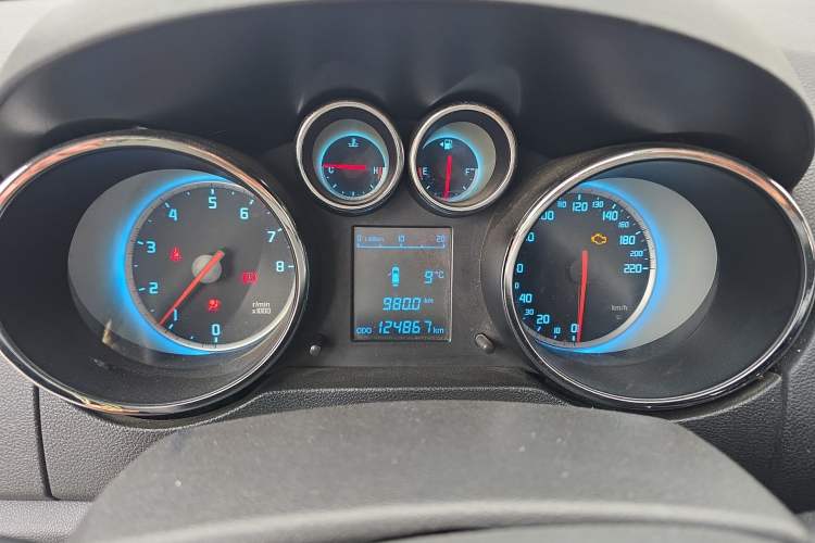 Used CHANGAN CS35 2014 1.6L Manual Luxury Navigation Model China IV Standard
