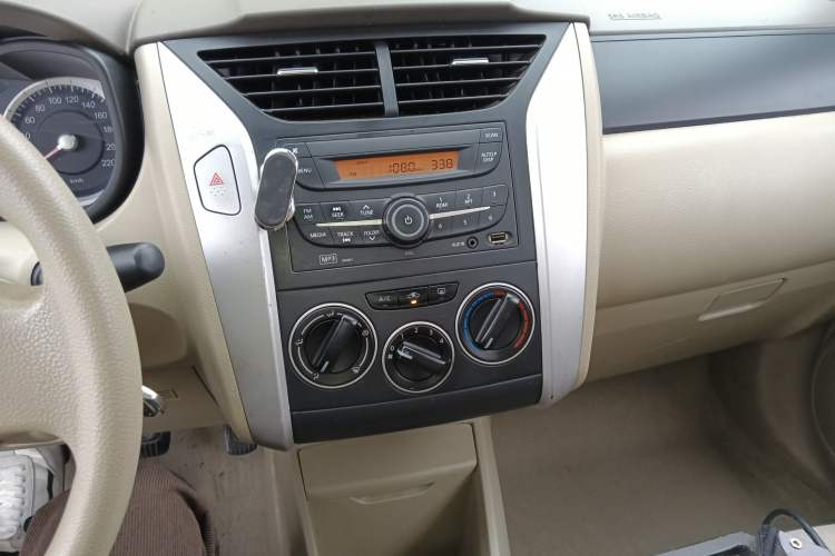 Used Venucia D50 2016 1.6L Manual Elite Edition Audio And AC Panel