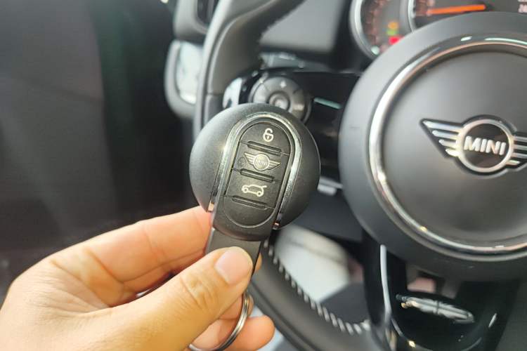 Used MINI Countryman 2019 1.5T COOPER Artist Weekend Travel Edition Interior 1