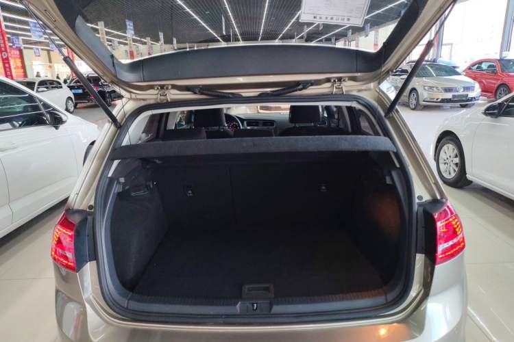 Used Volkswagen Golf 2016 1.6L Manual Fashion Edition
