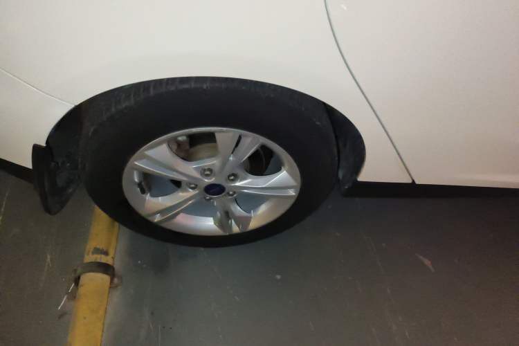 Used Ford Focus 2015 Hatchback 1.6L Automatic Comfort Model Right Rear Wheel Hub