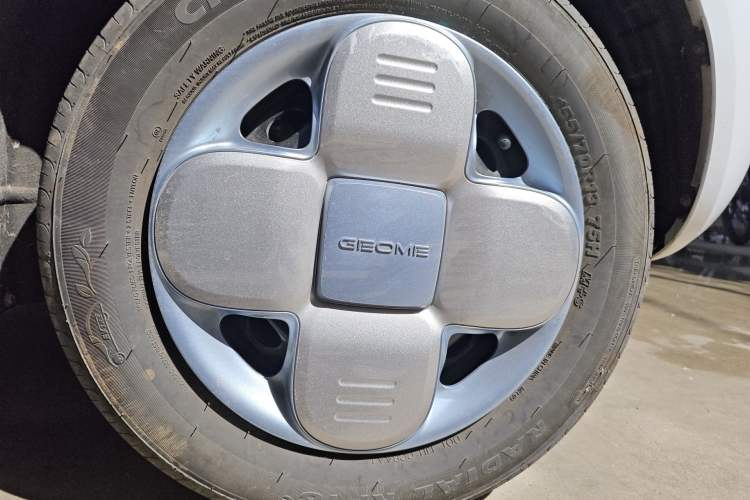 Used Geely Galaxy Panda 2024 Panda Mini 200km Endurance Bear Right Front Wheel Hub