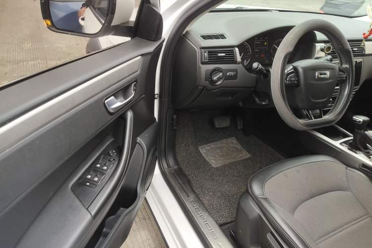 Used Qoros 3 2016 Urban SUV 1.6T Automatic Zhiyue Model Driver Seat