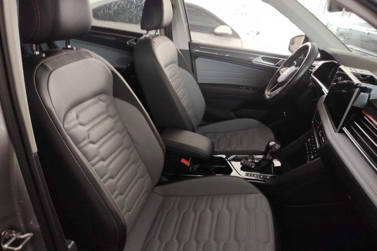 Used Volkswagen Tiguan L New Energy 2022 430 PHEV Plug-in Hybrid Flagship Edition Right Front Seat