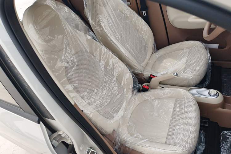 Used Wuling Hongguang MINIEV 2025 Four-Door Version Advanced Edition Right Front Seat