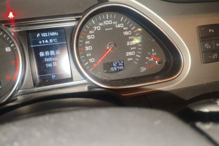 Used Audi Q7 2015 35 TFSI Sport Edition Odometer Close Up