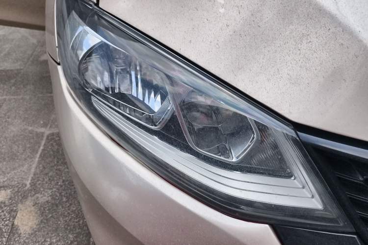 Used Nissan Tiida 2016 1.6L CVT Cool Dynamic Edition
