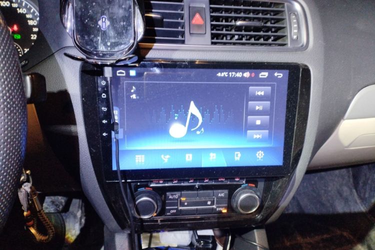 Used Volkswagen Sagitar 2014 Revised Version 1.4TSI Automatic Luxury Edition Audio And AC Panel