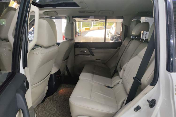 Used Mitsubishi Pajero (Parallel Import) 2017 V97 3.8L 5-Door GLS Model with Sunroof – U.S. Specification