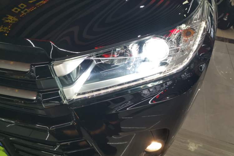 Used Toyota Highlander 2018 2.0T Four-Wheel Drive Luxury Edition 7 Seats China V Emission Standard
