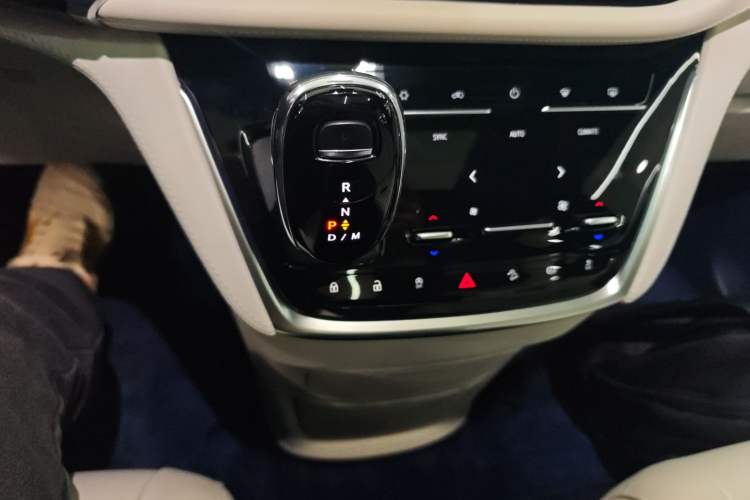 Used Buick GL8 2022 Avenir Avia Four-Seat Prestige Edition Gear Lever