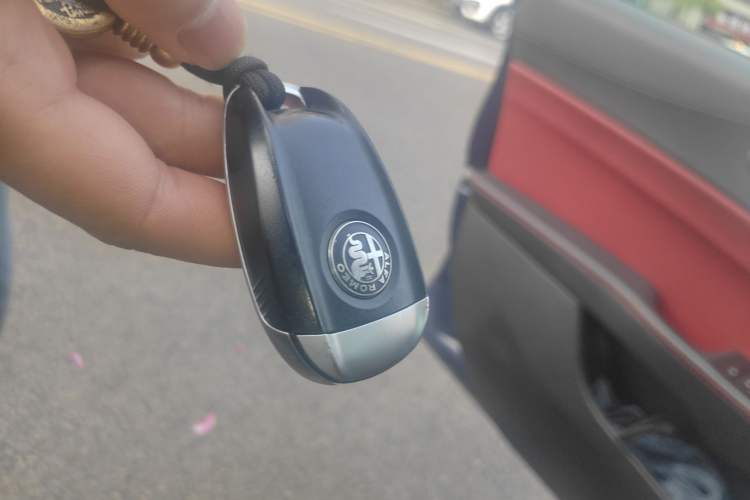 Used Alfa Romeo Giulia 2020 2.0T 280HP Luxury Sports Edition