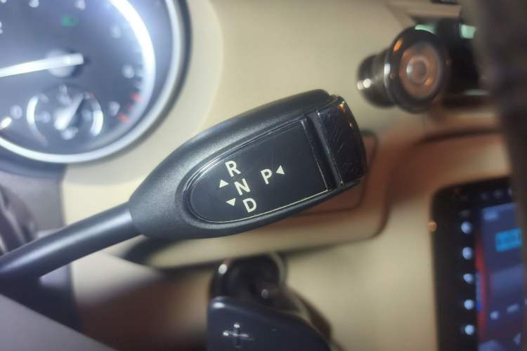 Used Mercedes-Benz R-Class 2011 R 300 L Business Model