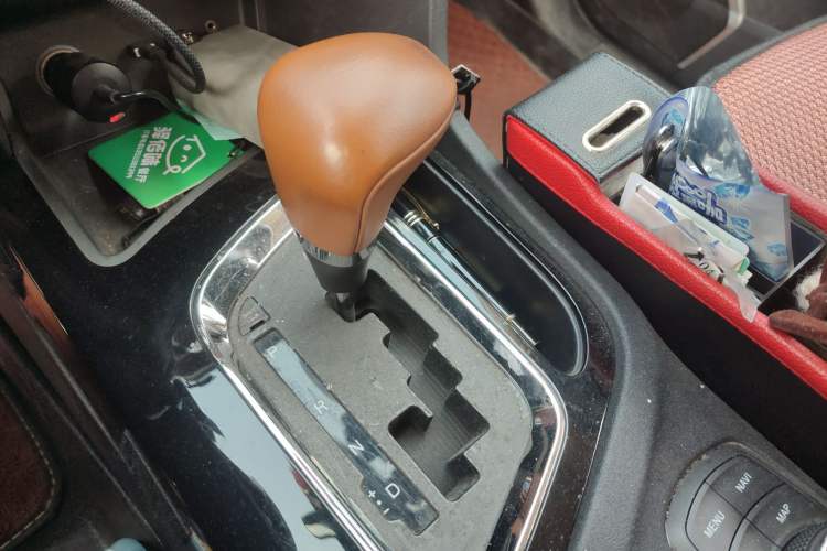 Used Soueast DX7 2015 1.5T Automatic Luxury Model Gear Lever