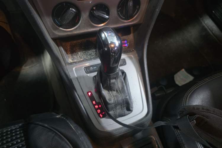 Used Volkswagen Lavida 2013 Revised Classic 1.6L Automatic Fashion Edition
