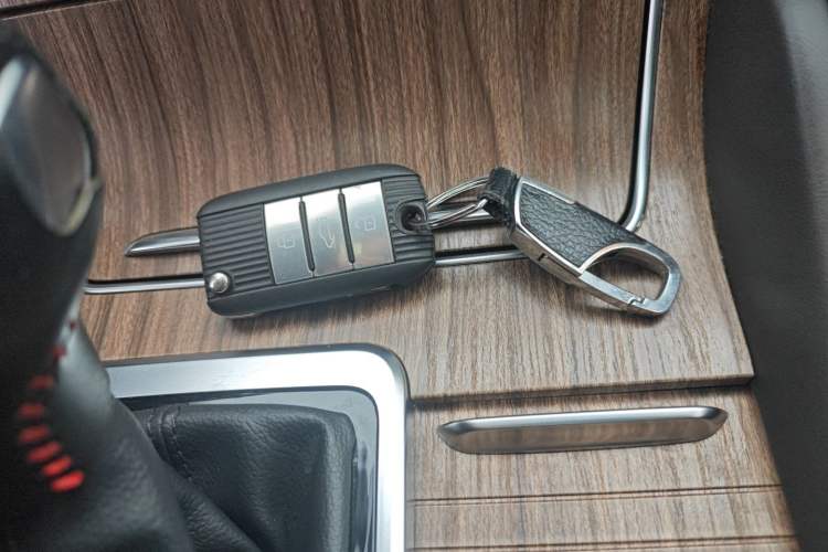 Used Roewe RX8 2018 30T Smart Connectivity Two-Wheel Drive Flagship Edition