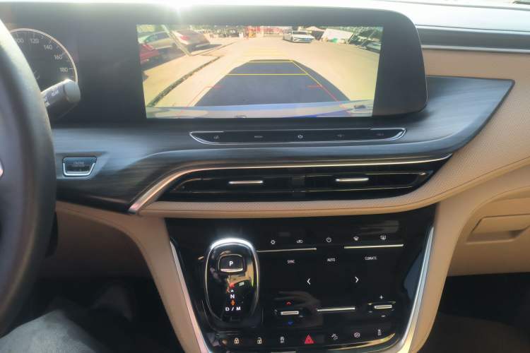 Used Buick GL8 2021 ES Land Cruiser 653T Luxury Edition Audio And AC Panel