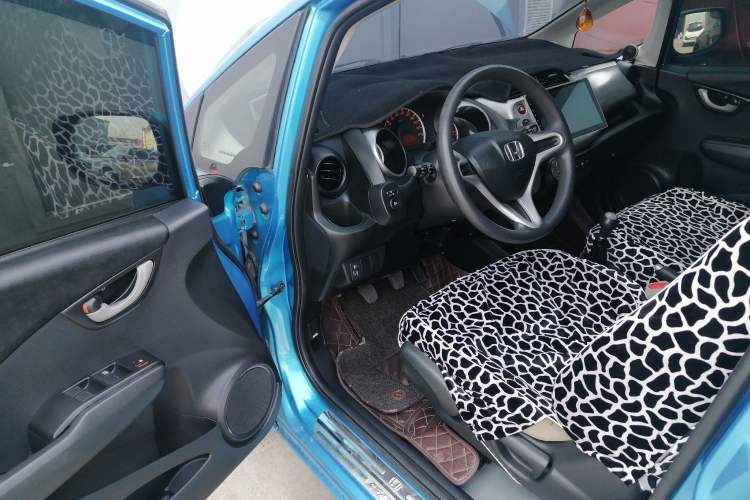 Used Honda Fit 2011 1.3L manual Comfort version
