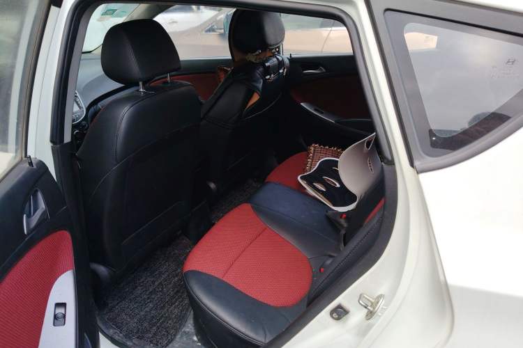 Used Hyundai Verna Ray 2014 1.4L Automatic GLX Left Rear Seat