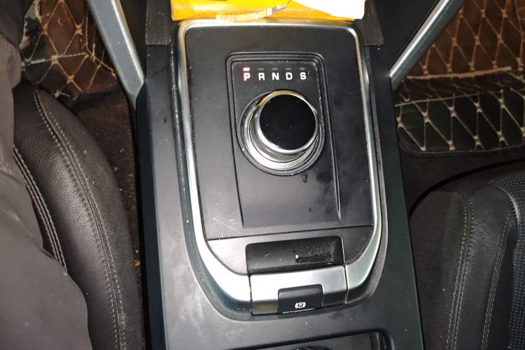 Used Land Rover Discovery Sport 2017 2.0T SE Gear Lever