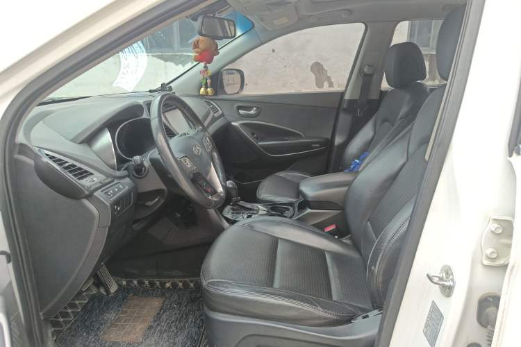 Used Hyundai Santa Fe 2013 2.4L Automatic Two-Wheel Drive Smart Version