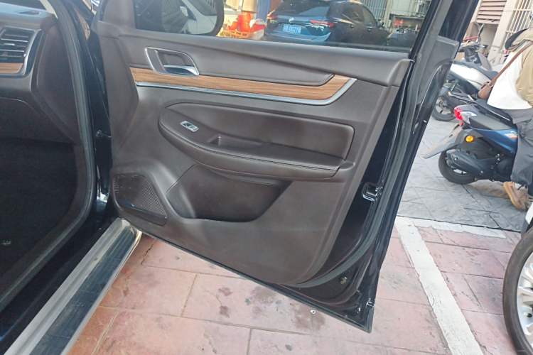 Used Roewe RX8 2019 30T Smart Connectivity Two-Wheel Drive Supreme Flagship Edition