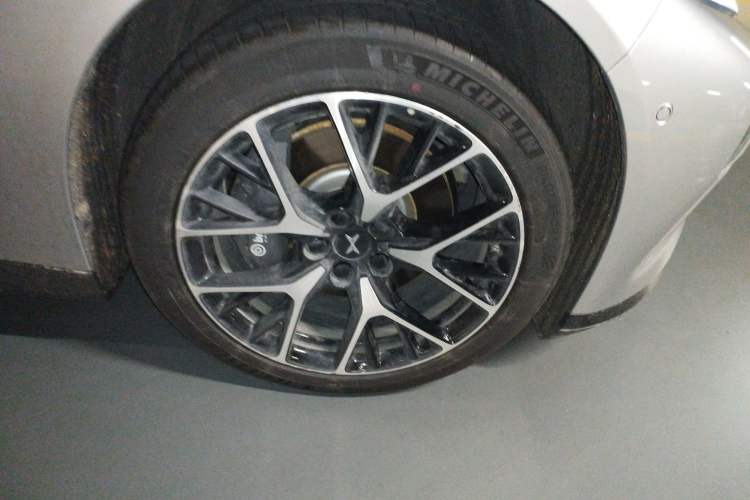 Used XPeng P7 2023 P7i 610 Max Performance Edition Right Front Wheel Hub