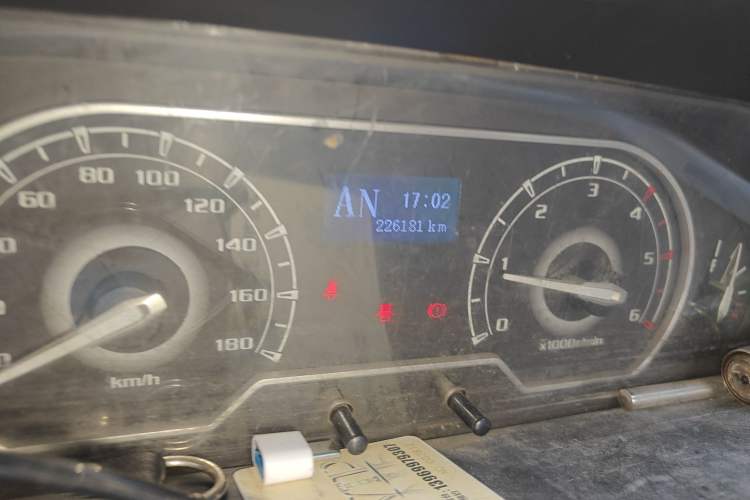 Used SAIC MAXUS Xintu V80 2018 2.5T AMT Aoyuntong Long Wheelbase Mid-Roof 7/10-Seater
