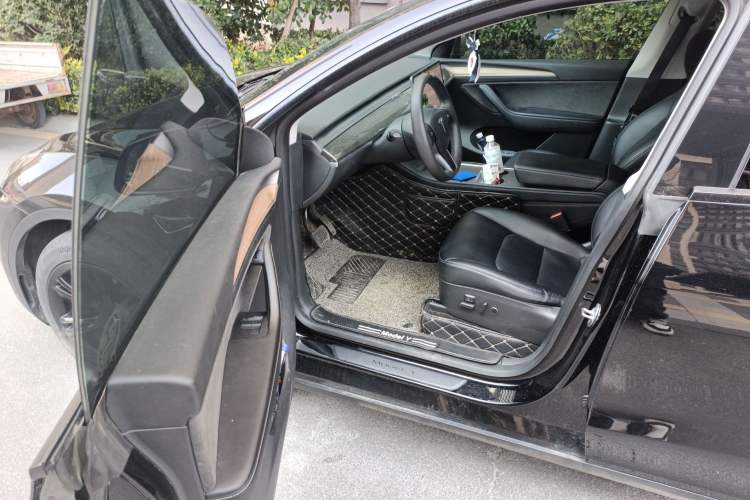 Used Tesla Model Y 2022 Long-Range All-Wheel-Drive Version
