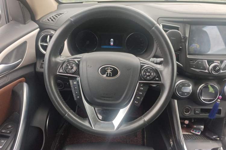 Used BYD Song 2016 GaiShi Edition 1.5TI Manual Elite Model
