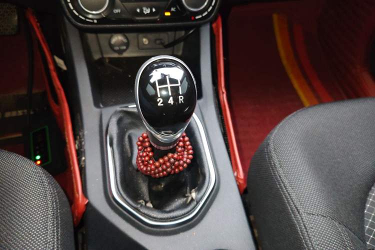 Used FAW Senya R7 2016 1.6L Manual Comfort Model Gear Lever