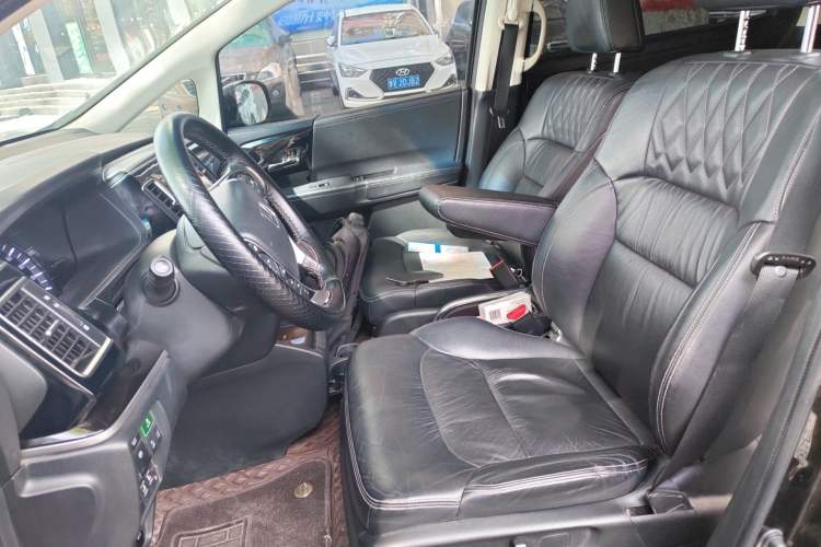 Used Honda Elysion 2019 2.0L Hybrid Supreme Edition Left Front Seat