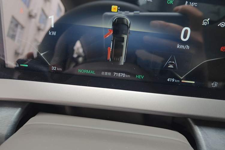 Used Denza D9 2024 DM-i 1050 Luxury Model Odometer Close Up