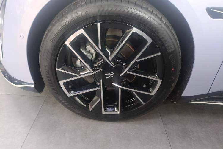 Used Avatr 06 2025 Pro Range-Extended Edition Left Front Wheel Hub