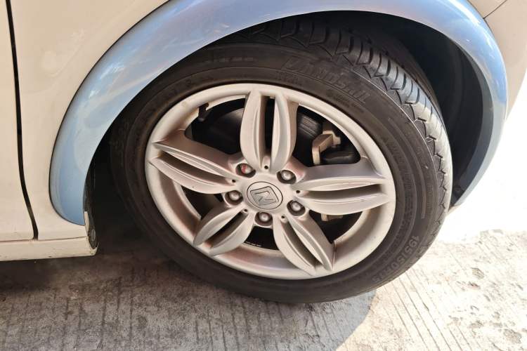 Used Zotye E200 2017 Luxury Model Right Front Wheel Hub