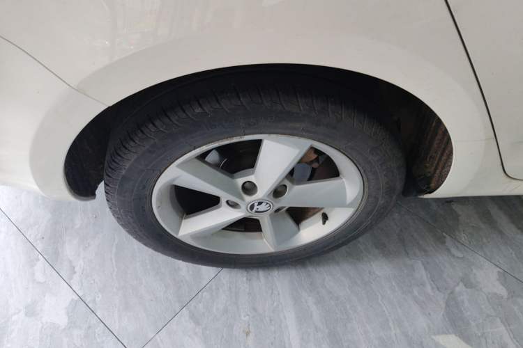 Used Skoda Octavia 2015 1.6L Automatic Yijun Edition Right Rear Wheel Hub