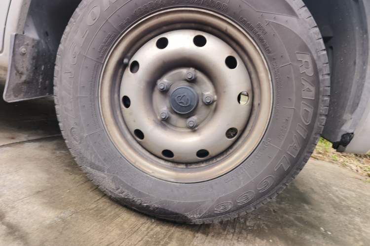 Used CHANGAN KAICHENG Ruixing M60 2023 1.5L GDI Elite-Class Passenger Vehicle 6/7 Seats Right Front Wheel Hub