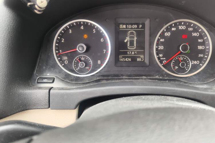 Used Volkswagen Tiguan 2010 1.8TSI Automatic All-Wheel-Drive Elite Edition Odometer Close Up