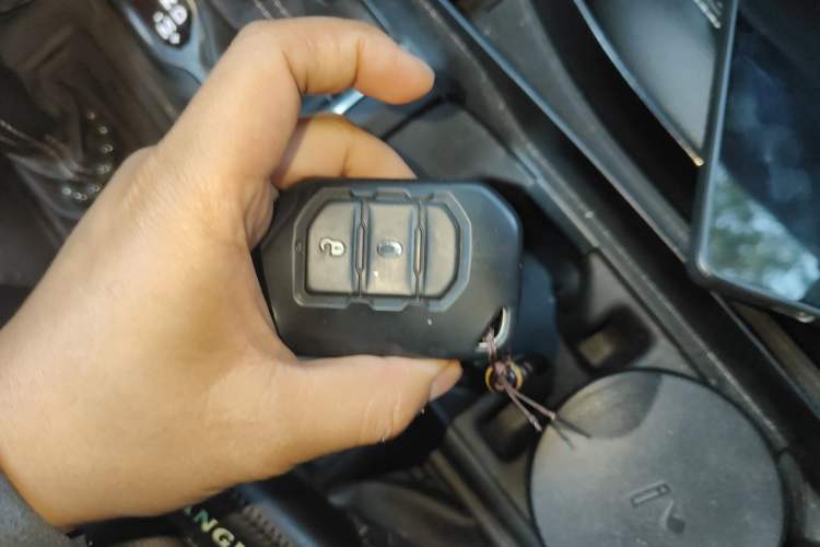 Used Jeep Wrangler 2019 2.0T Sahara Four-Door Version China VI Emission Standard Vehicle Key