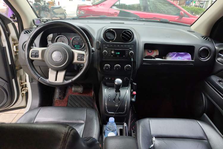 Used Jeep Compass 2013 2.0L two-wheel drive luxury version
