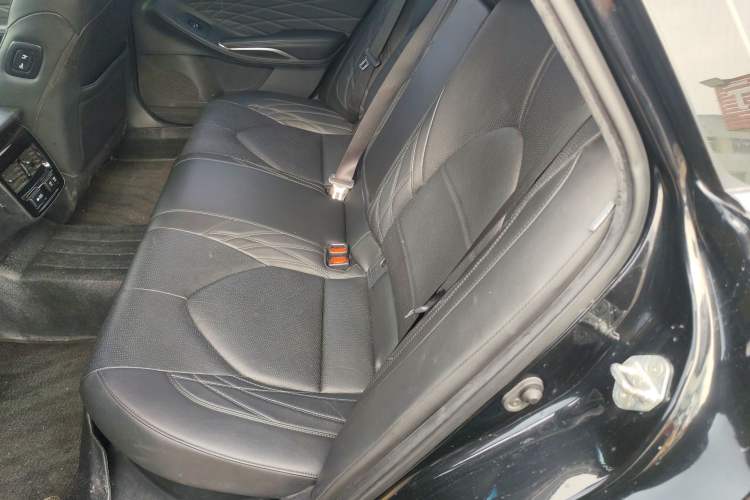 Used Toyota Avalon 2019 Dual-Engine 2.5L XLE Prestige Version China VI Standard Left Rear Seat