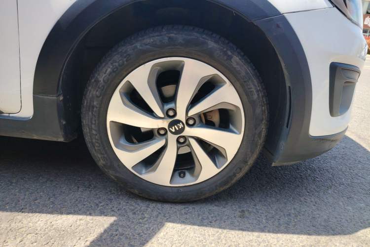 Used Kia KX Cross 2017 1.4L AT GLS Right Front Wheel Hub