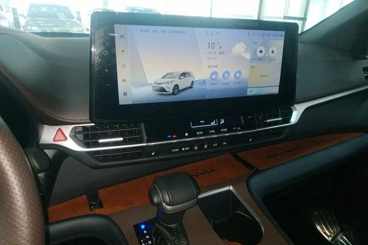 Used Toyota Granvia 2024 2.5L Hybrid Prestige PLUS Four-Wheel Drive Version
