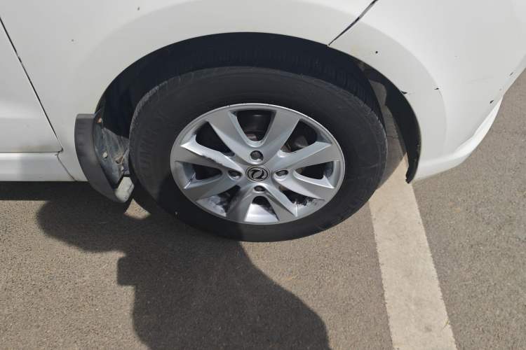 Used Dongfeng Fengon 330 2019 1.5L 330S Manual Comfort Version China VI Standard Right Front Wheel Hub