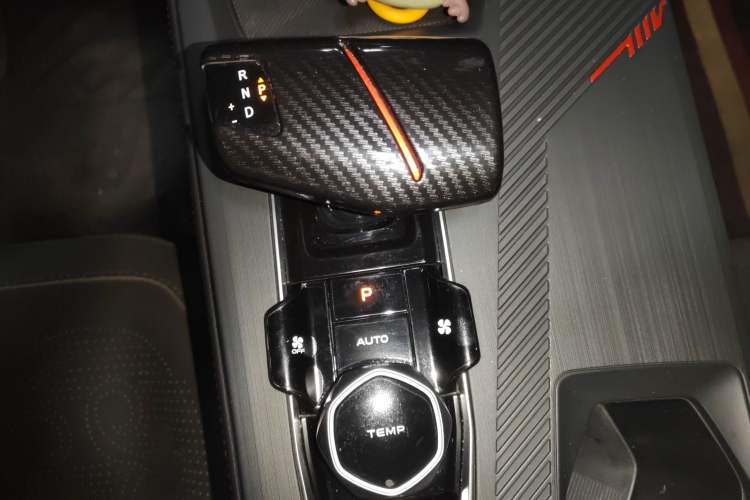 Used CHANGAN OSHAN Z6 2022 Blue Whale 1.5T DCT Luxury Model Gear Lever