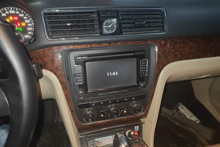 Used Volkswagen Passat 2013 1.8TSI DSG Prestige Edition Audio And AC Panel