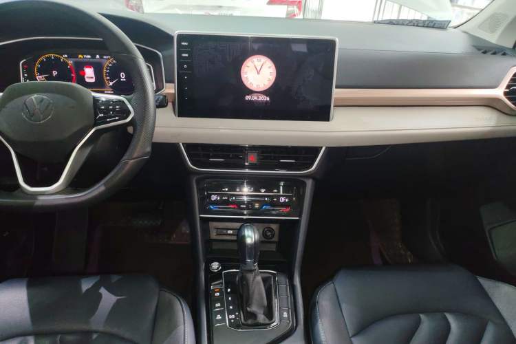 Used Volkswagen Tharu 2023 300TSI Two-Wheel-Drive Full Moon Edition Audio And AC Panel