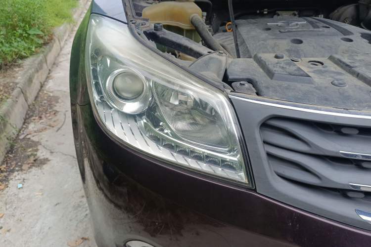Used Haima S7 2013 2.0L Automatic ZhiShang Version Right Front Headlight